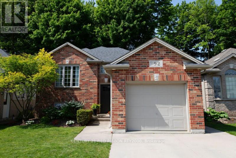 92 Ridge Street, Strathroy-Caradoc, Ontario N7G 4K1 - Photo 1 - X12198650
