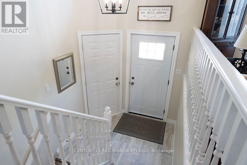92 Ridge Street, Strathroy-Caradoc, Ontario N7G 4K1 - Photo 20 - X12198650
