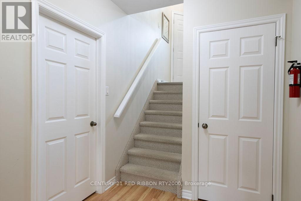 92 Ridge Street, Strathroy-Caradoc, Ontario N7G 4K1 - Photo 21 - X12198650