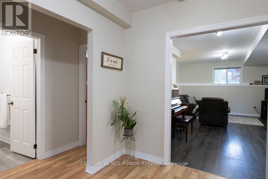 92 Ridge Street, Strathroy-Caradoc, Ontario N7G 4K1 - Photo 22 - X12198650