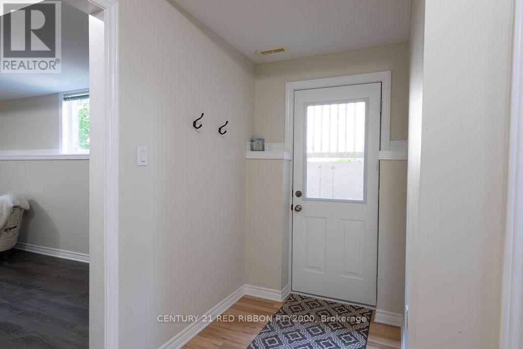 92 Ridge Street, Strathroy-Caradoc, Ontario N7G 4K1 - Photo 23 - X12198650