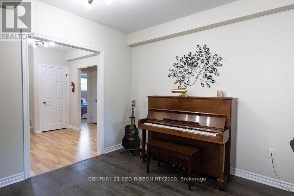 92 Ridge Street, Strathroy-Caradoc (Sw), Ontario  N7G 4K1 - Photo 27 - X12198650