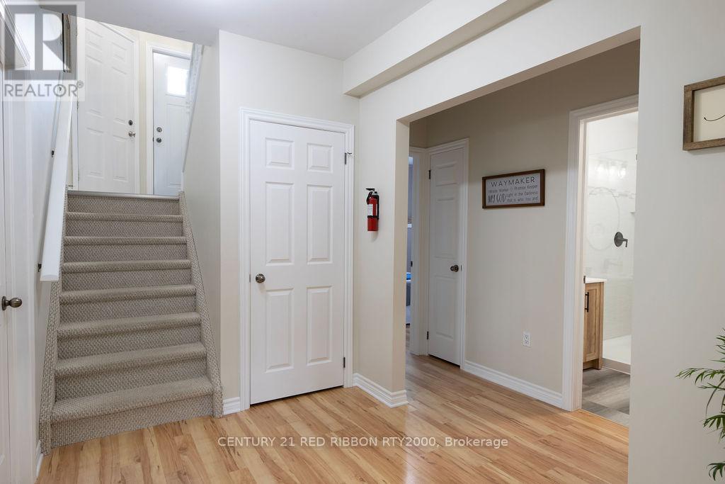 92 Ridge Street, Strathroy-Caradoc (Sw), Ontario  N7G 4K1 - Photo 28 - X12198650