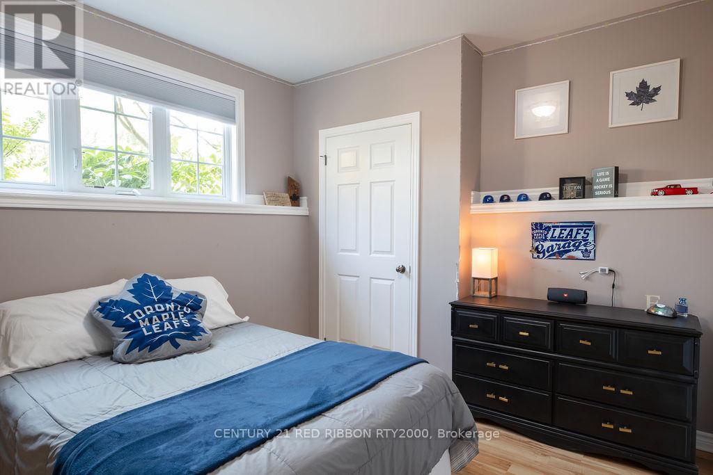 92 Ridge Street, Strathroy-Caradoc, Ontario N7G 4K1 - Photo 30 - X12198650