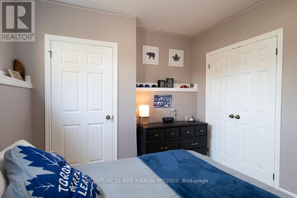 92 Ridge Street, Strathroy-Caradoc, Ontario N7G 4K1 - Photo 31 - X12198650