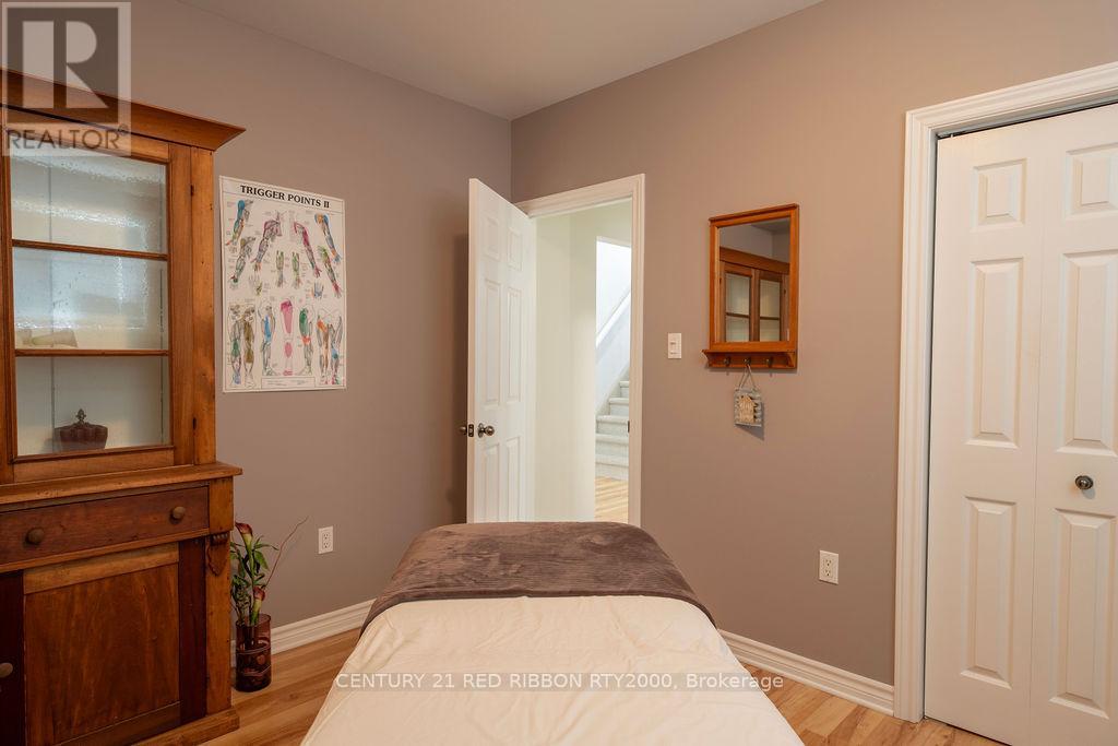 92 Ridge Street, Strathroy-Caradoc, Ontario N7G 4K1 - Photo 33 - X12198650