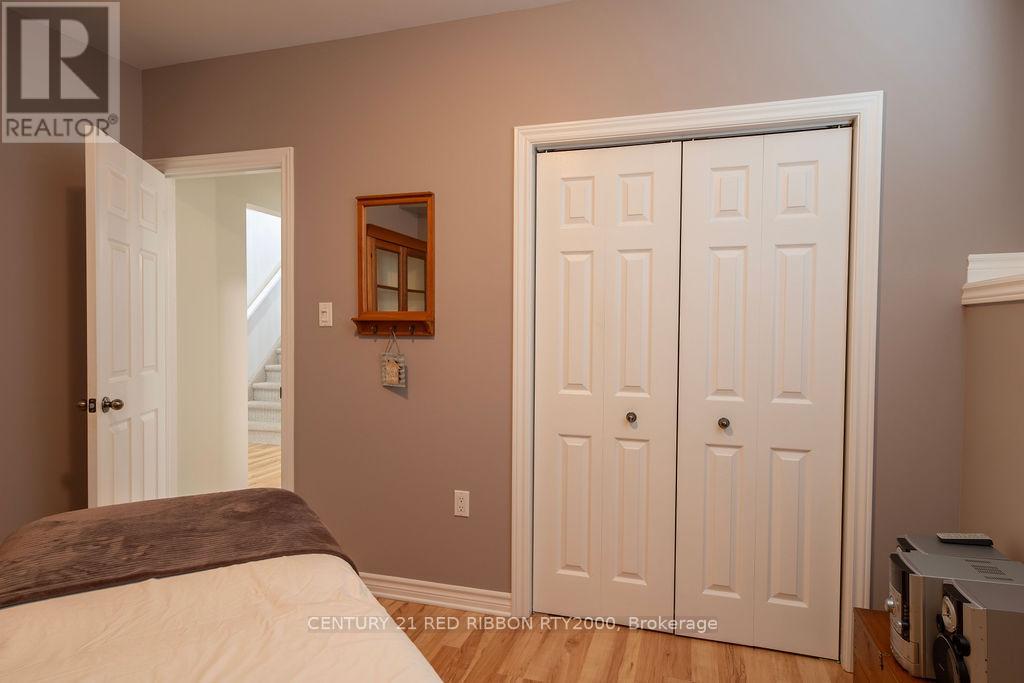 92 Ridge Street, Strathroy-Caradoc, Ontario N7G 4K1 - Photo 34 - X12198650