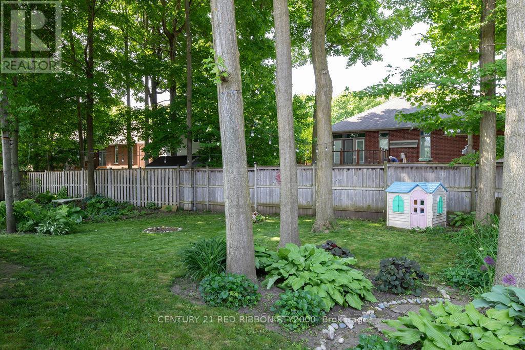 92 Ridge Street, Strathroy-Caradoc, Ontario N7G 4K1 - Photo 35 - X12198650