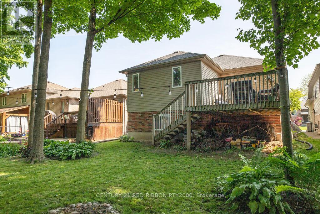 92 Ridge Street, Strathroy-Caradoc, Ontario N7G 4K1 - Photo 36 - X12198650