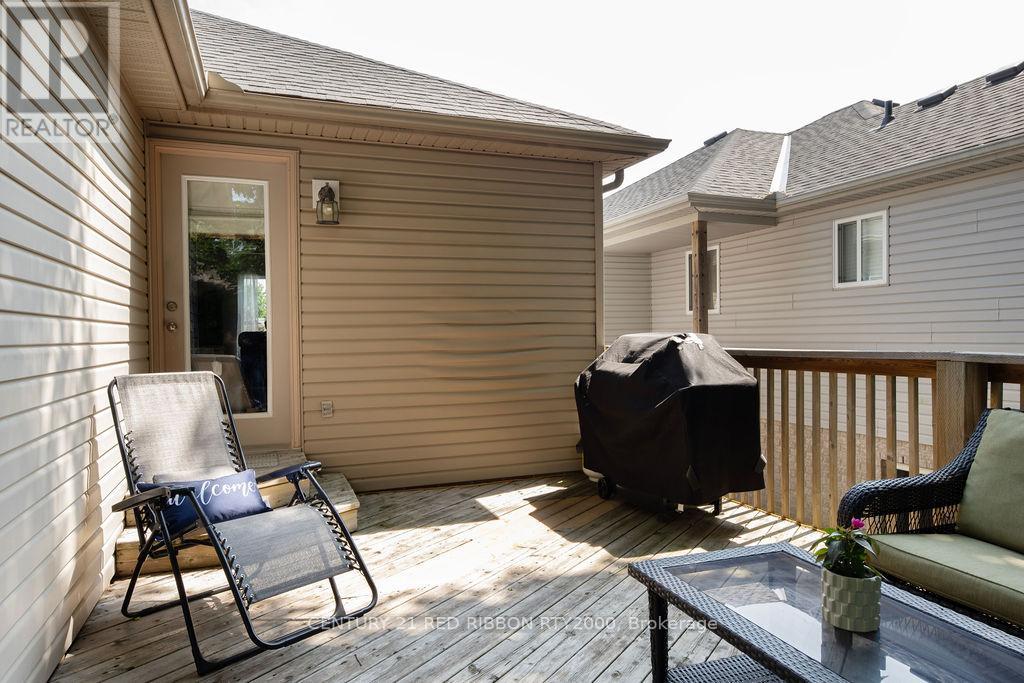 92 Ridge Street, Strathroy-Caradoc, Ontario N7G 4K1 - Photo 40 - X12198650