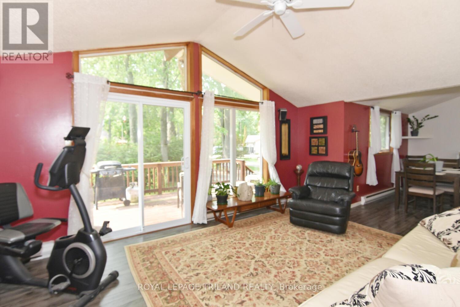 9898 Phoebe Lane, Lambton Shores (Kettle Point), Ontario  N0N 1J1 - Photo 10 - X12198686