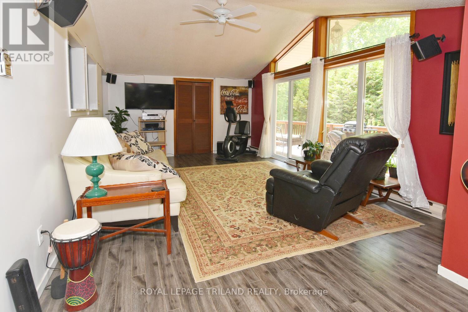 9898 Phoebe Lane, Lambton Shores (Kettle Point), Ontario  N0N 1J1 - Photo 14 - X12198686