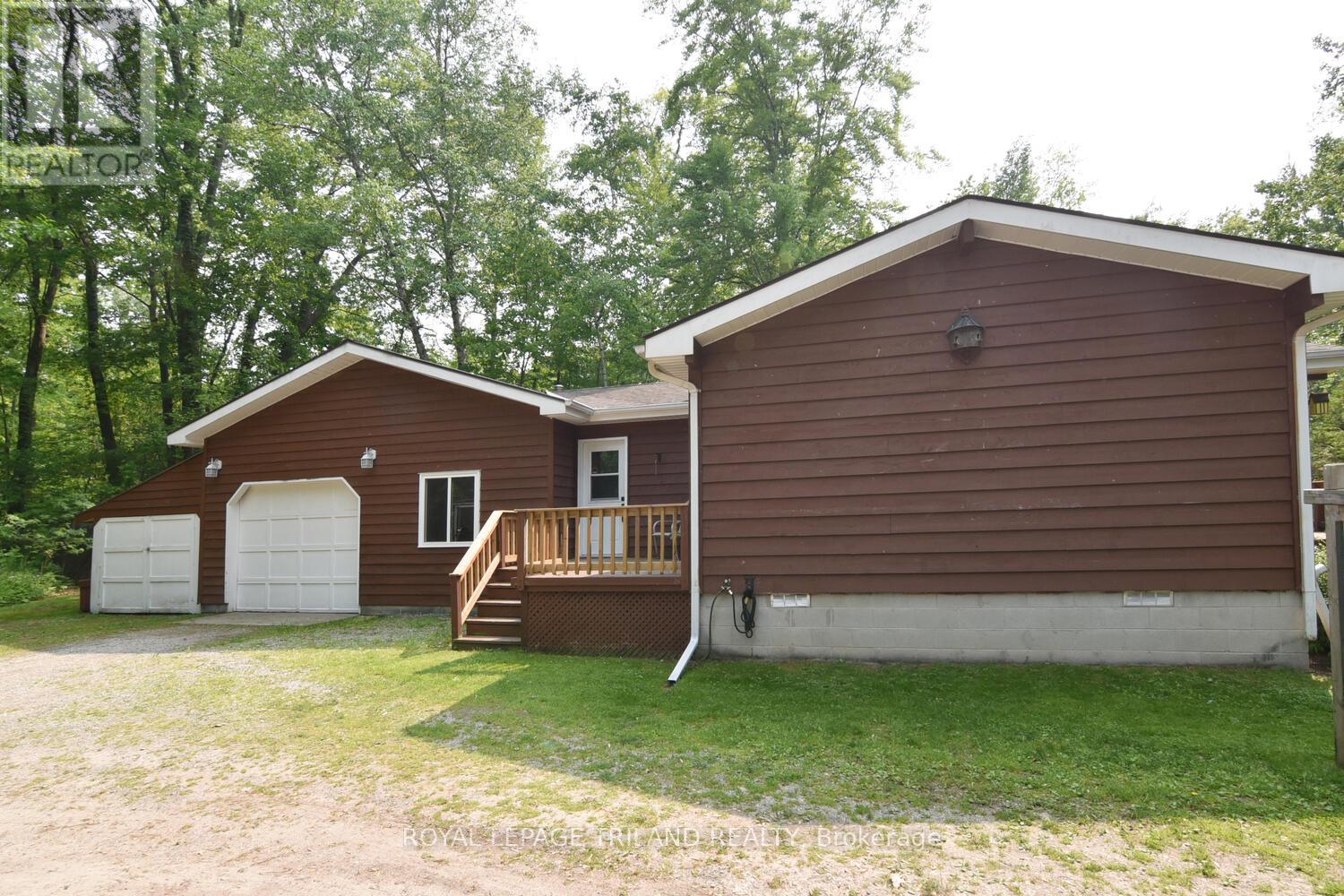 9898 Phoebe Lane, Lambton Shores (Kettle Point), Ontario  N0N 1J1 - Photo 2 - X12198686