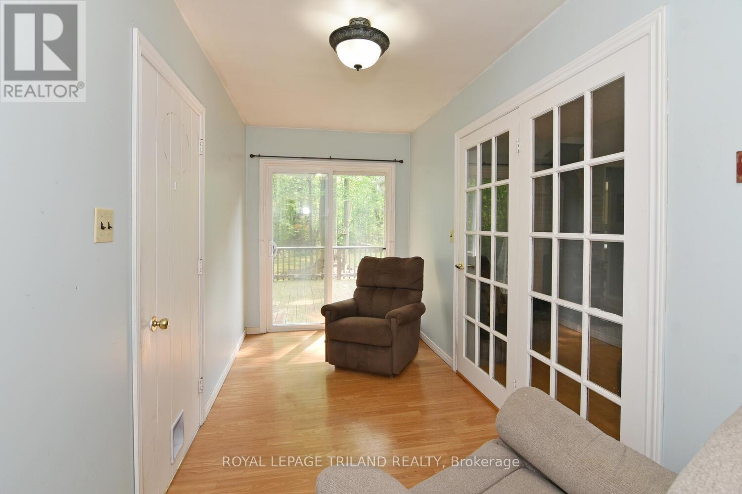 9898 Phoebe Lane, Lambton Shores (Kettle Point), Ontario  N0N 1J1 - Photo 7 - X12198686