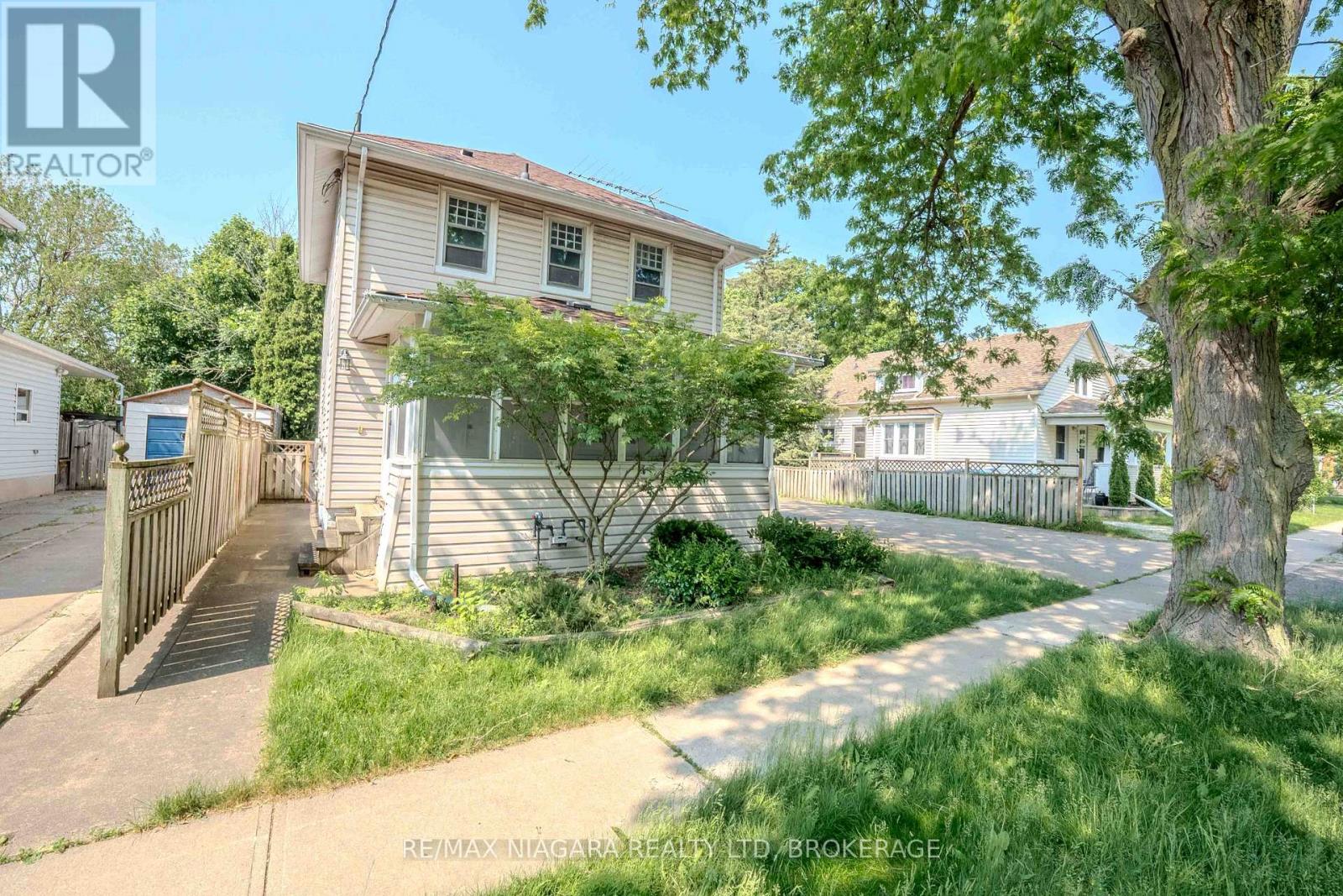 249 Russell Avenue, St. Catharines, Ontario  L2R 1X1 - Photo 3 - X12145086