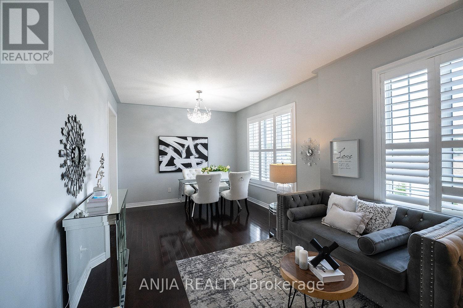 68 Lucida Court, Whitchurch-Stouffville, Ontario  L4A 1S1 - Photo 8 - N12198459