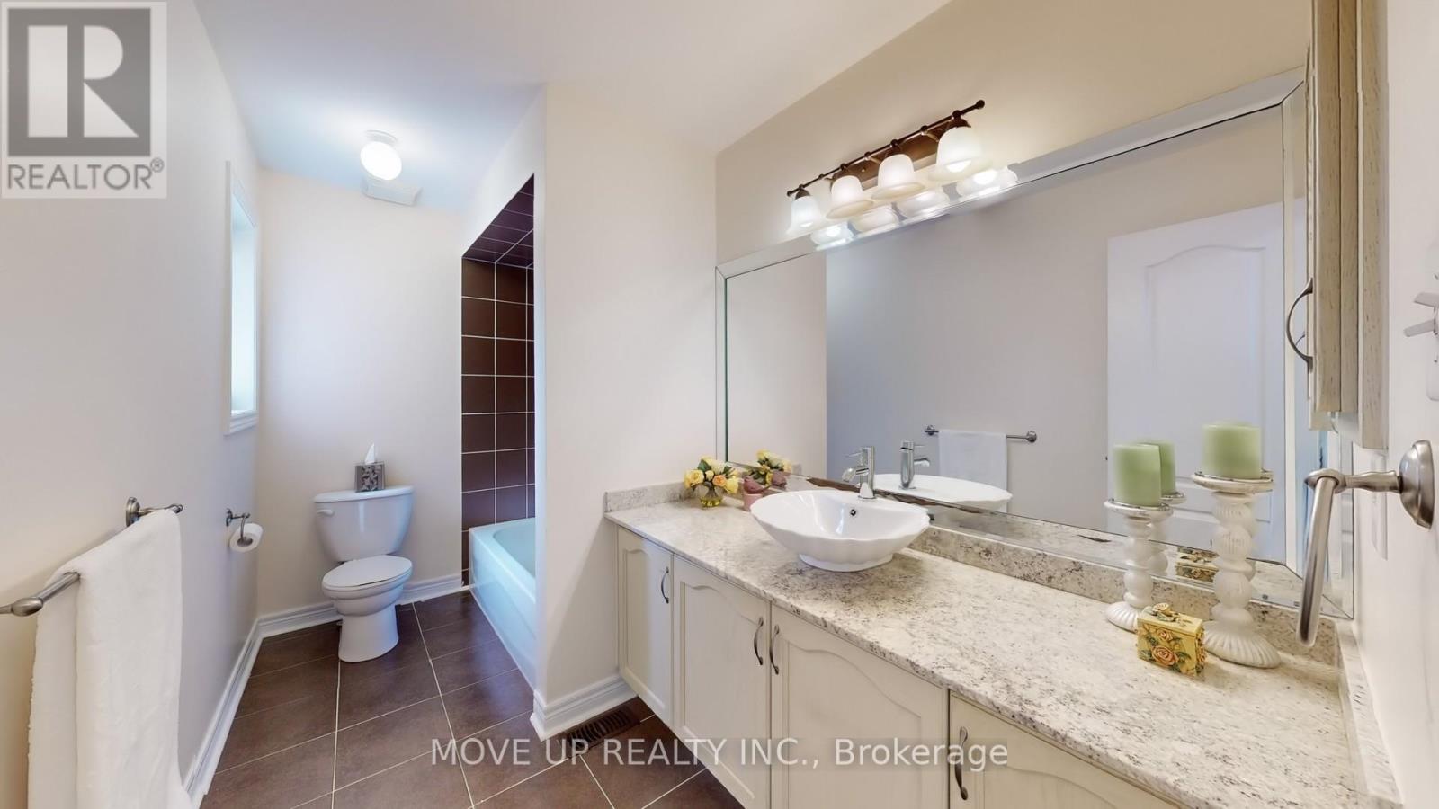 84 Santa Amato Crescent, Vaughan (Patterson), Ontario  L4J 0E9 - Photo 33 - N12198540