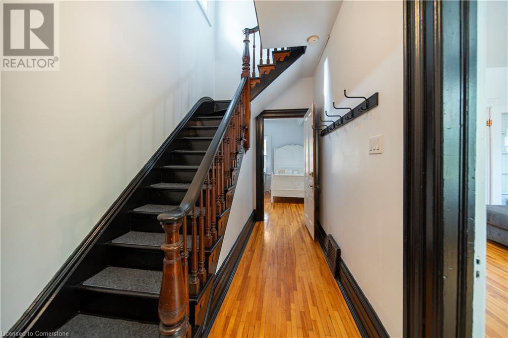 12 Pearl Street, Brantford, Ontario  N3T 3N4 - Photo 3 - 40735605