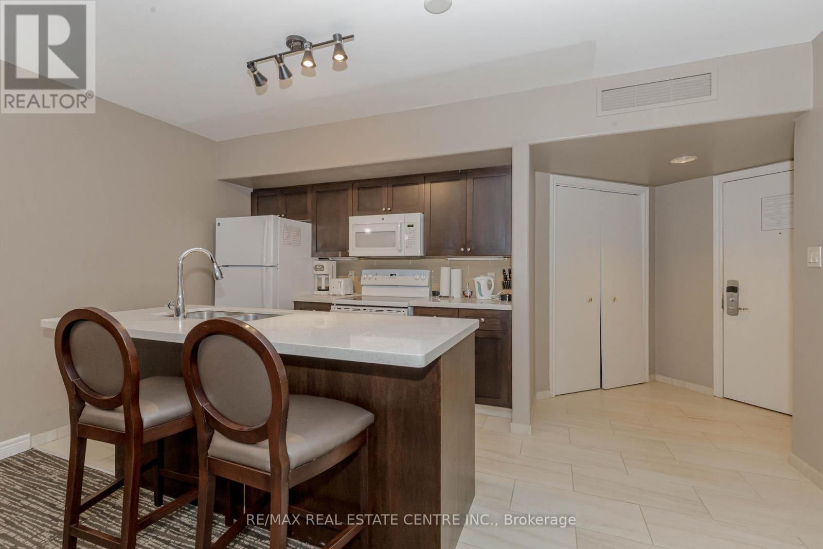 2021 - 90 Highland Drive, Oro-Medonte, Ontario  L0L 2L0 - Photo 4 - S12064610