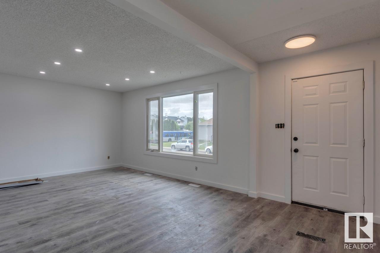 14528 34 St Nw, Edmonton, Alberta  T5Y 2J2 - Photo 4 - E4440489