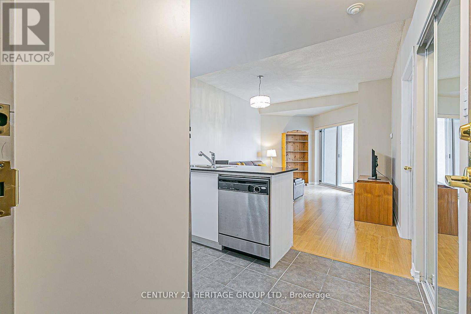 305 - 8 Maison Parc Court, Vaughan, Ontario  L4J 9K5 - Photo 9 - N12196667