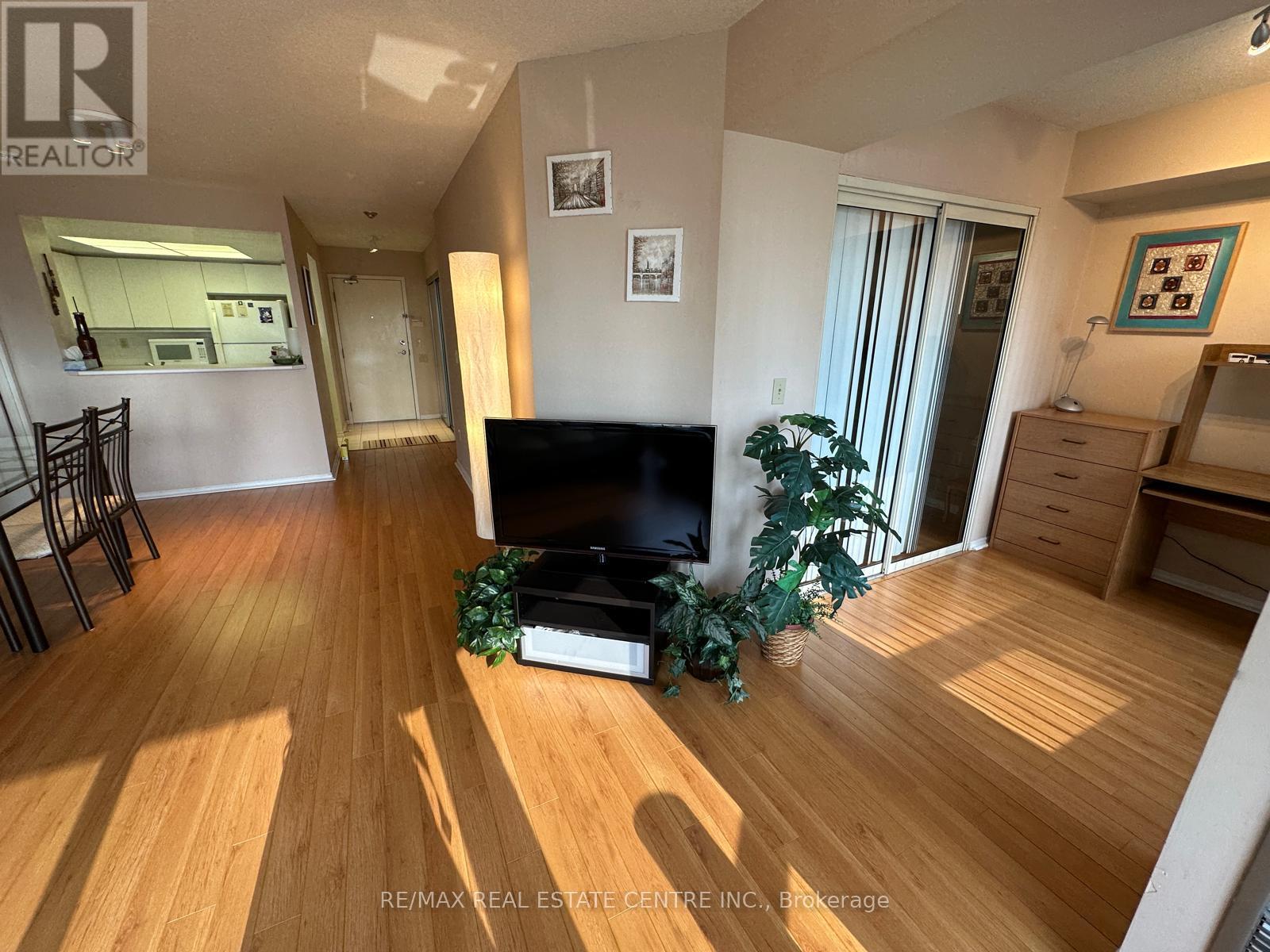 702 - 335 Webb Drive, Mississauga, Ontario  L5B 4A1 - Photo 15 - W12013918