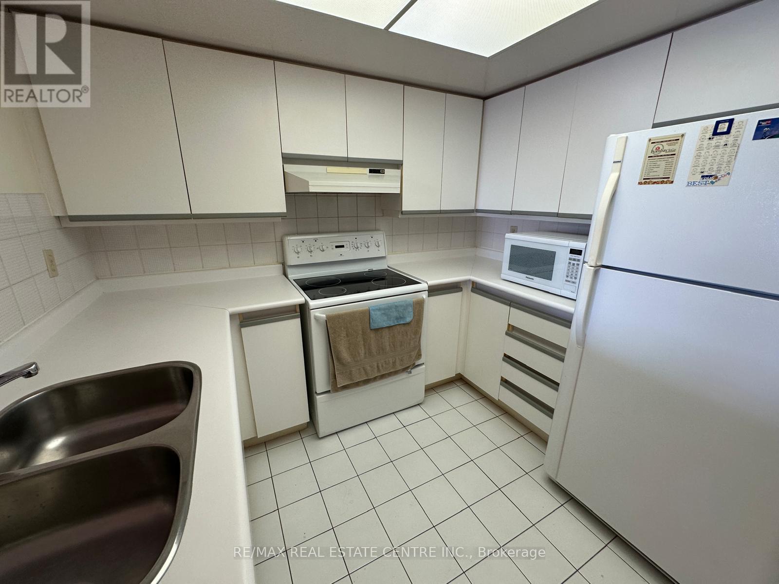 702 - 335 Webb Drive, Mississauga, Ontario  L5B 4A1 - Photo 16 - W12013918