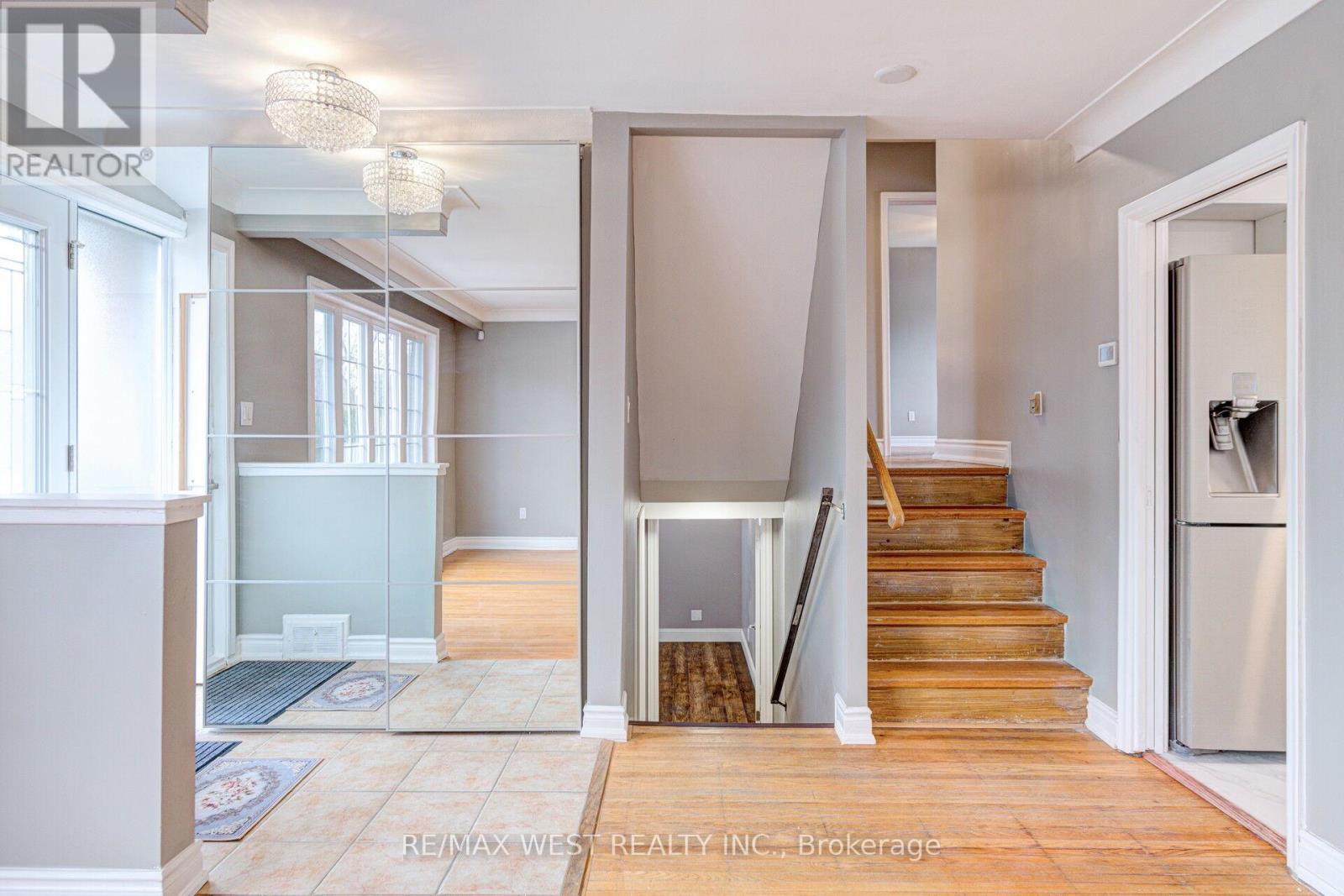 1328 Pinegrove Road, Oakville, Ontario  L6L 2X3 - Photo 28 - W12198468