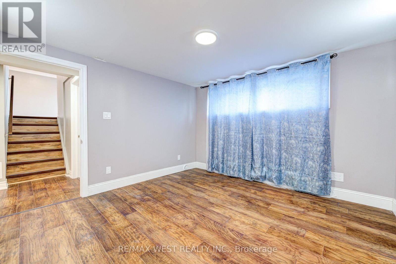 1328 Pinegrove Road, Oakville, Ontario  L6L 2X3 - Photo 32 - W12198468