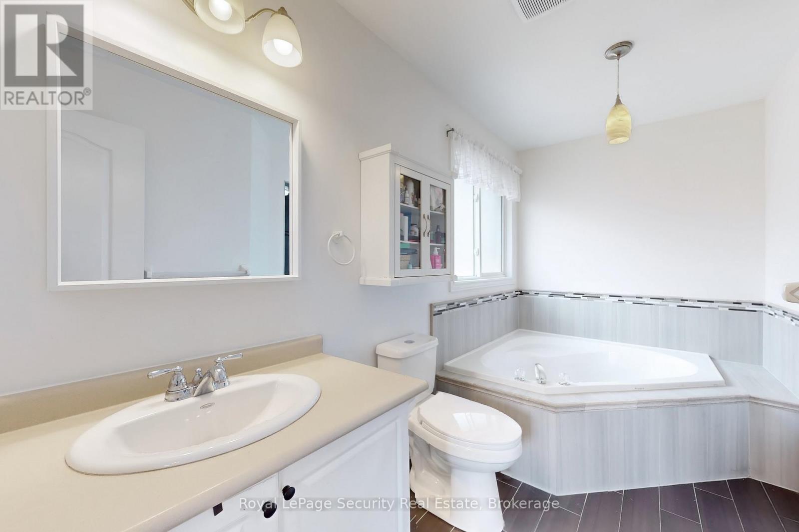 10 Barleyfield Road, Brampton (Sandringham-Wellington), Ontario  L6R 1Z7 - Photo 28 - W12198521