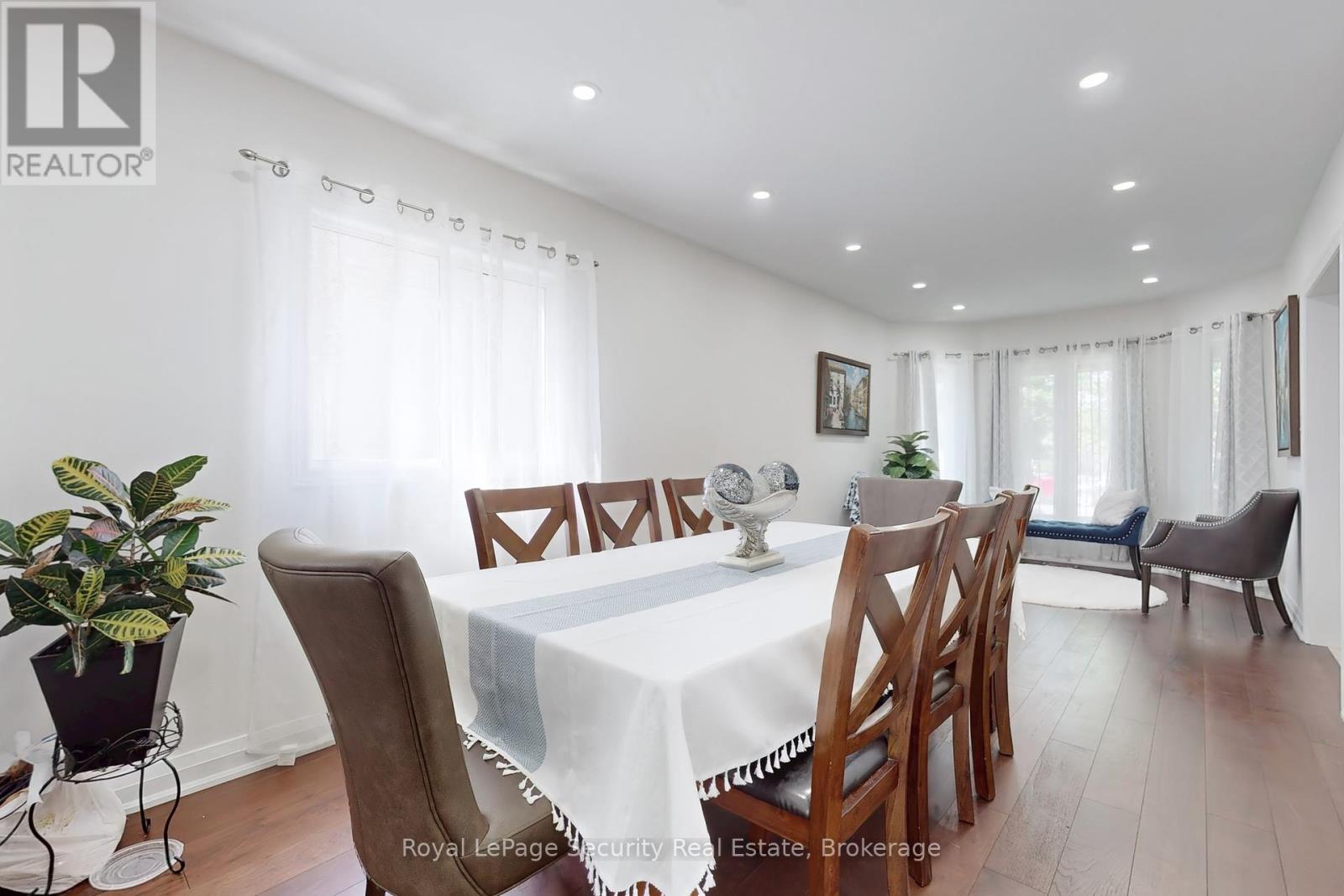 10 Barleyfield Road, Brampton (Sandringham-Wellington), Ontario  L6R 1Z7 - Photo 8 - W12198521