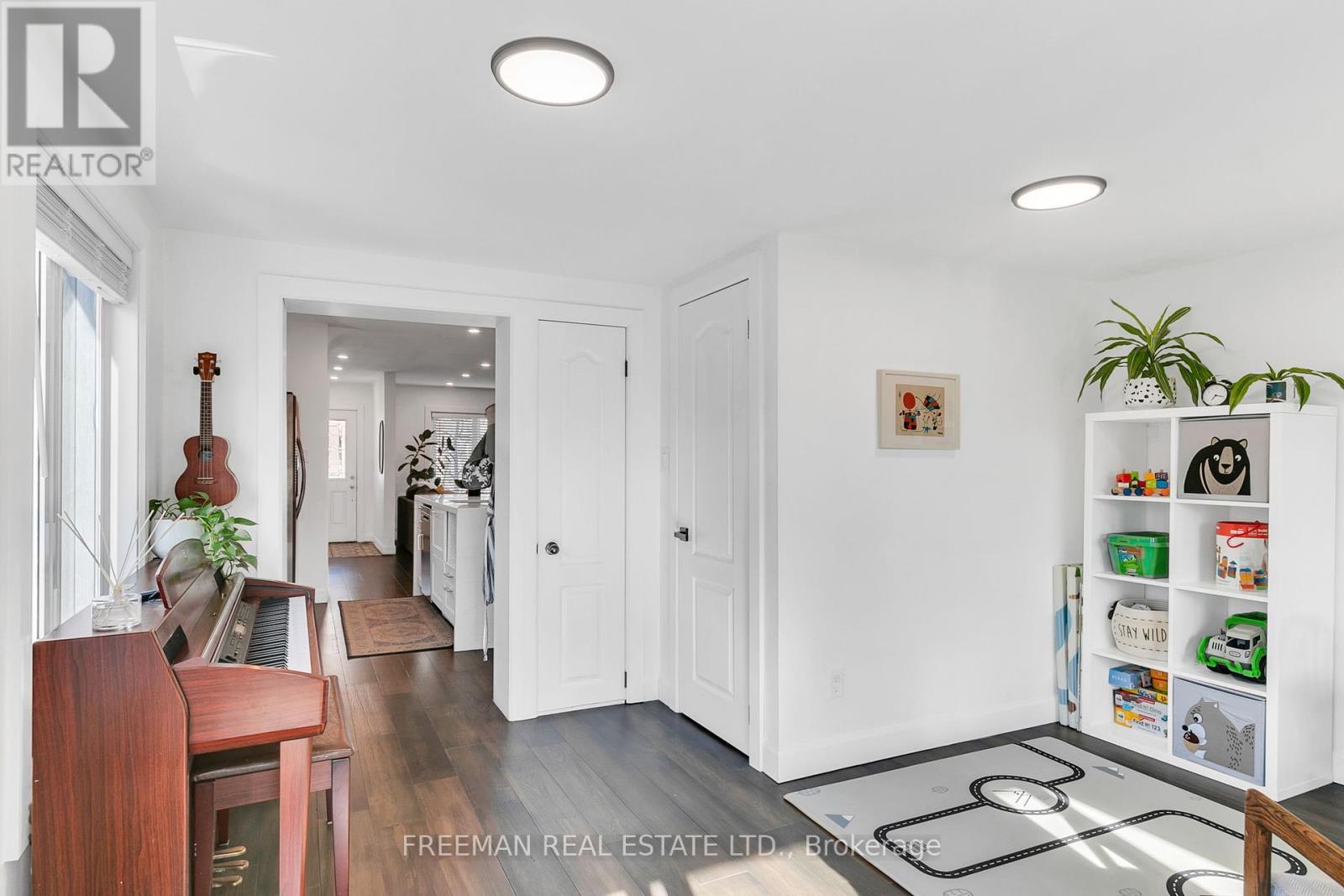 14 Hilldale Road, Toronto (Rockcliffe-Smythe), Ontario  M6N 3Y2 - Photo 17 - W12198570