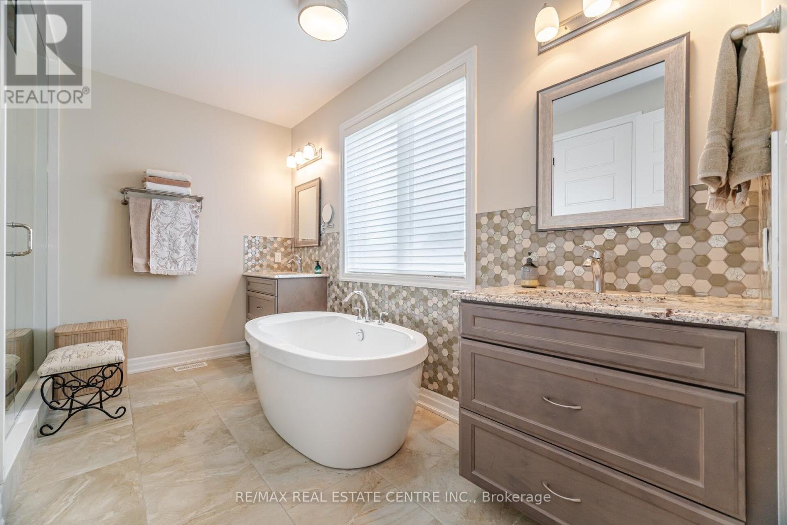 156 Camellia Crescent, Oakville, Ontario  L6H 1L2 - Photo 18 - W12153812
