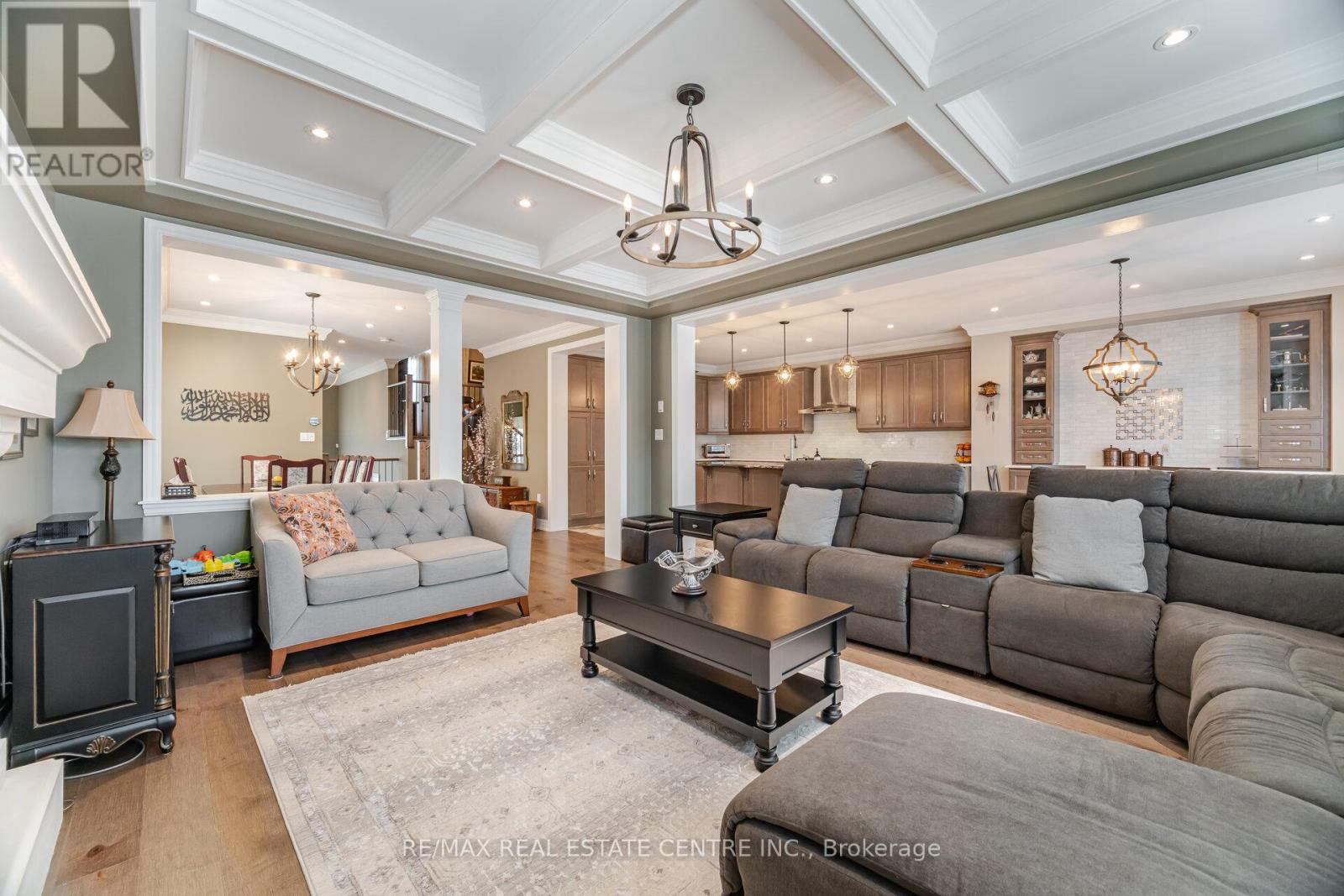 156 Camellia Crescent, Oakville, Ontario  L6H 1L2 - Photo 7 - W12153812