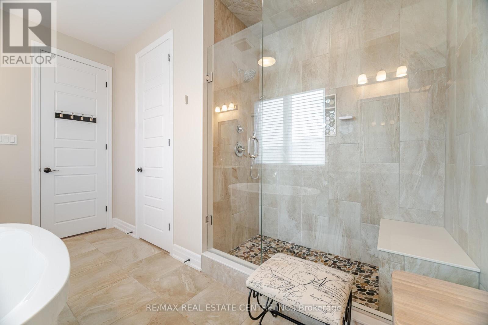 156 Camellia Crescent, Oakville, Ontario  L6H 1L2 - Photo 19 - W12153812