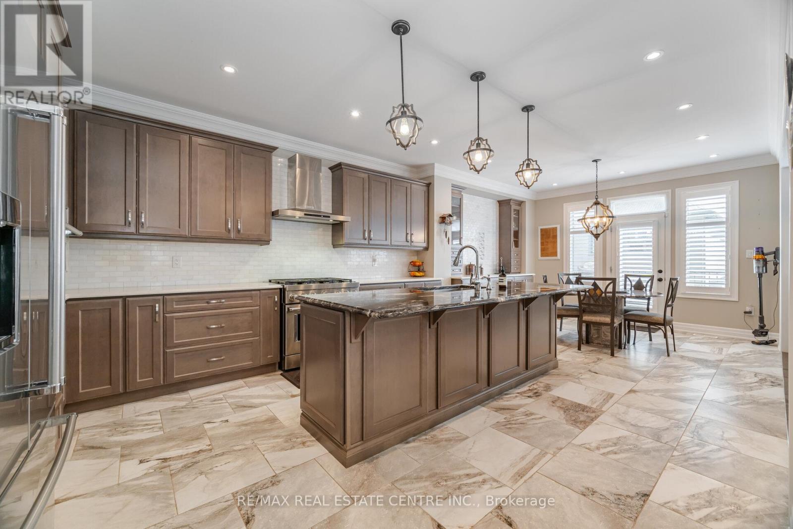 156 Camellia Crescent, Oakville, Ontario  L6H 1L2 - Photo 10 - W12153812