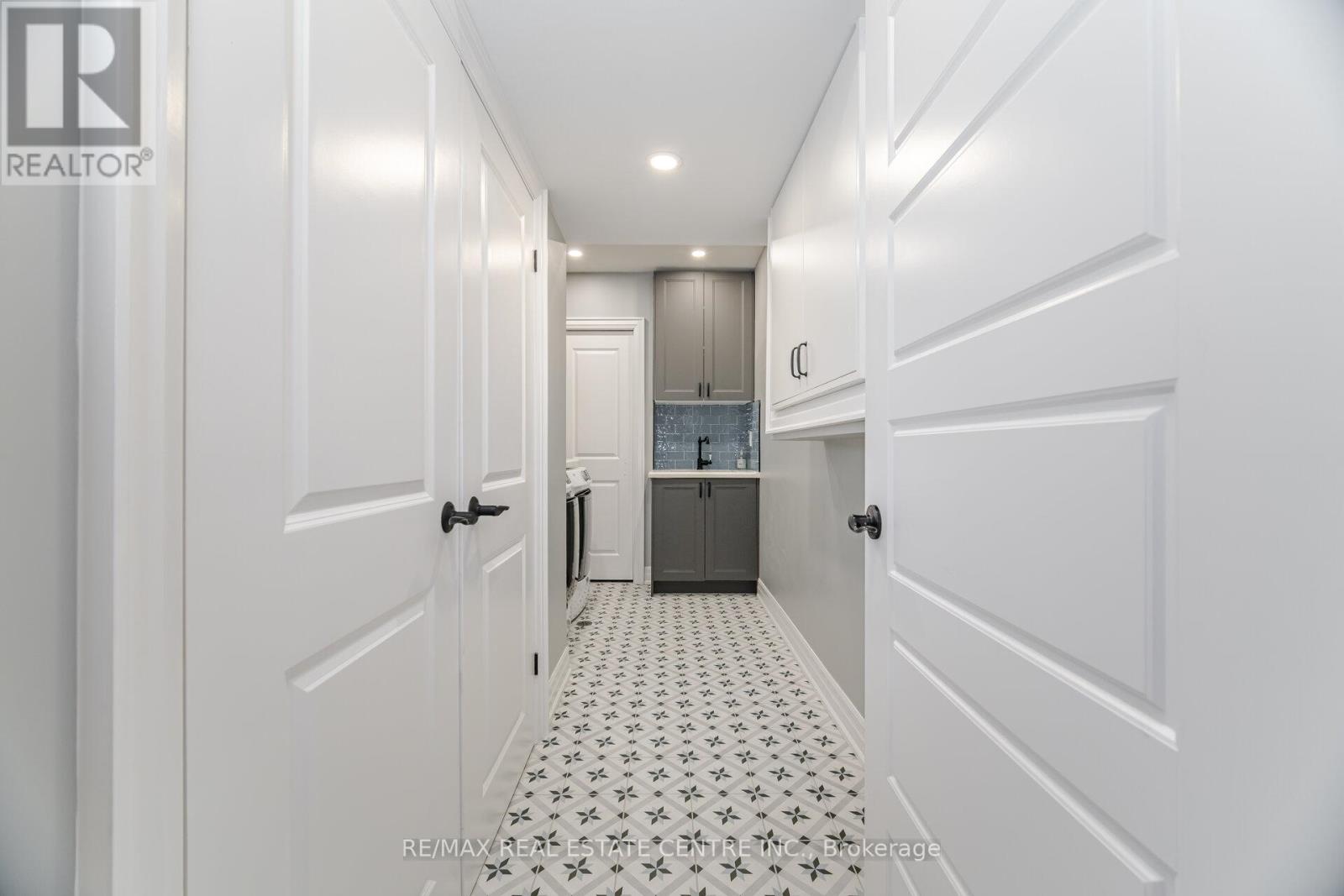 156 Camellia Crescent, Oakville, Ontario  L6H 1L2 - Photo 33 - W12153812