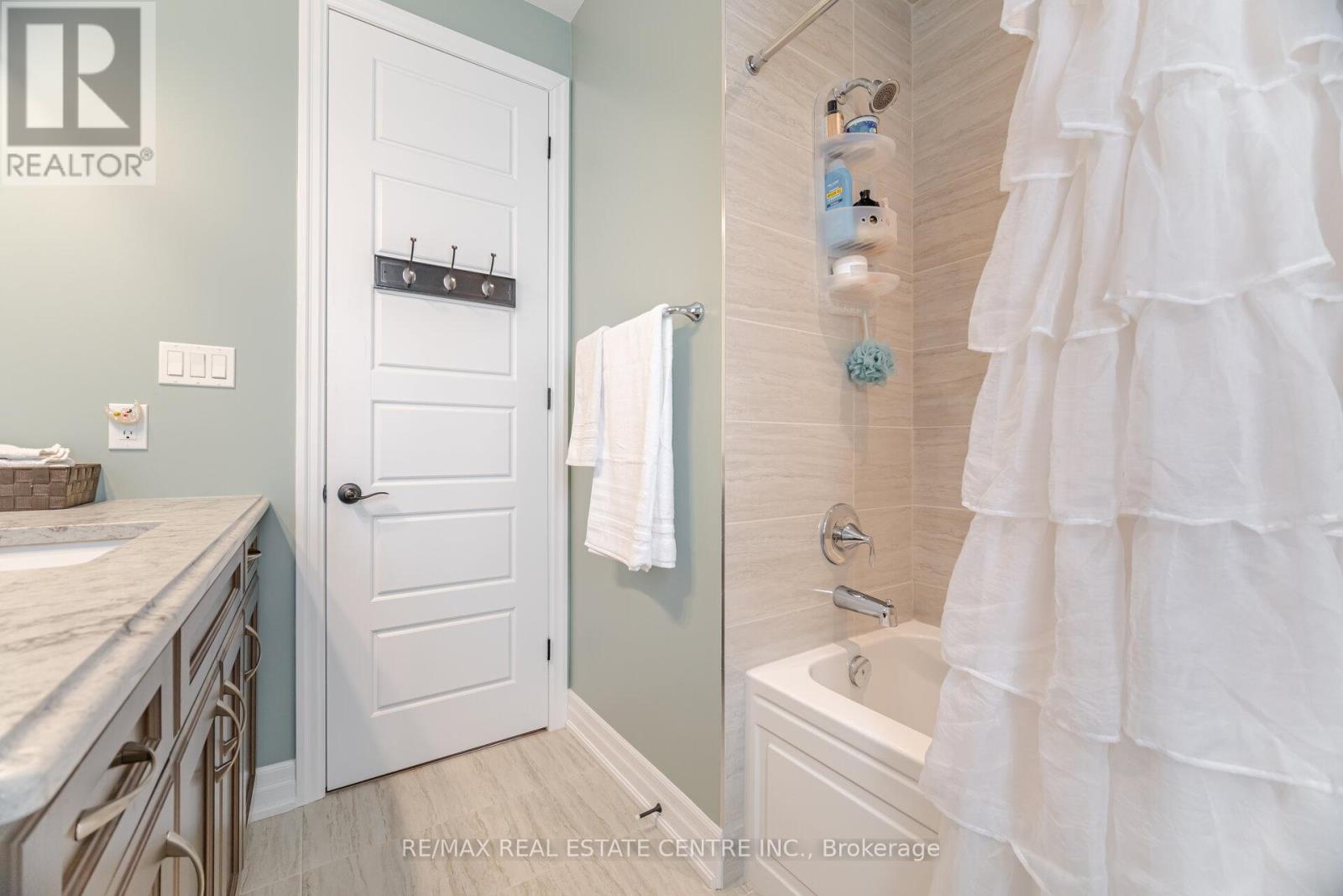 156 Camellia Crescent, Oakville, Ontario  L6H 1L2 - Photo 27 - W12153812
