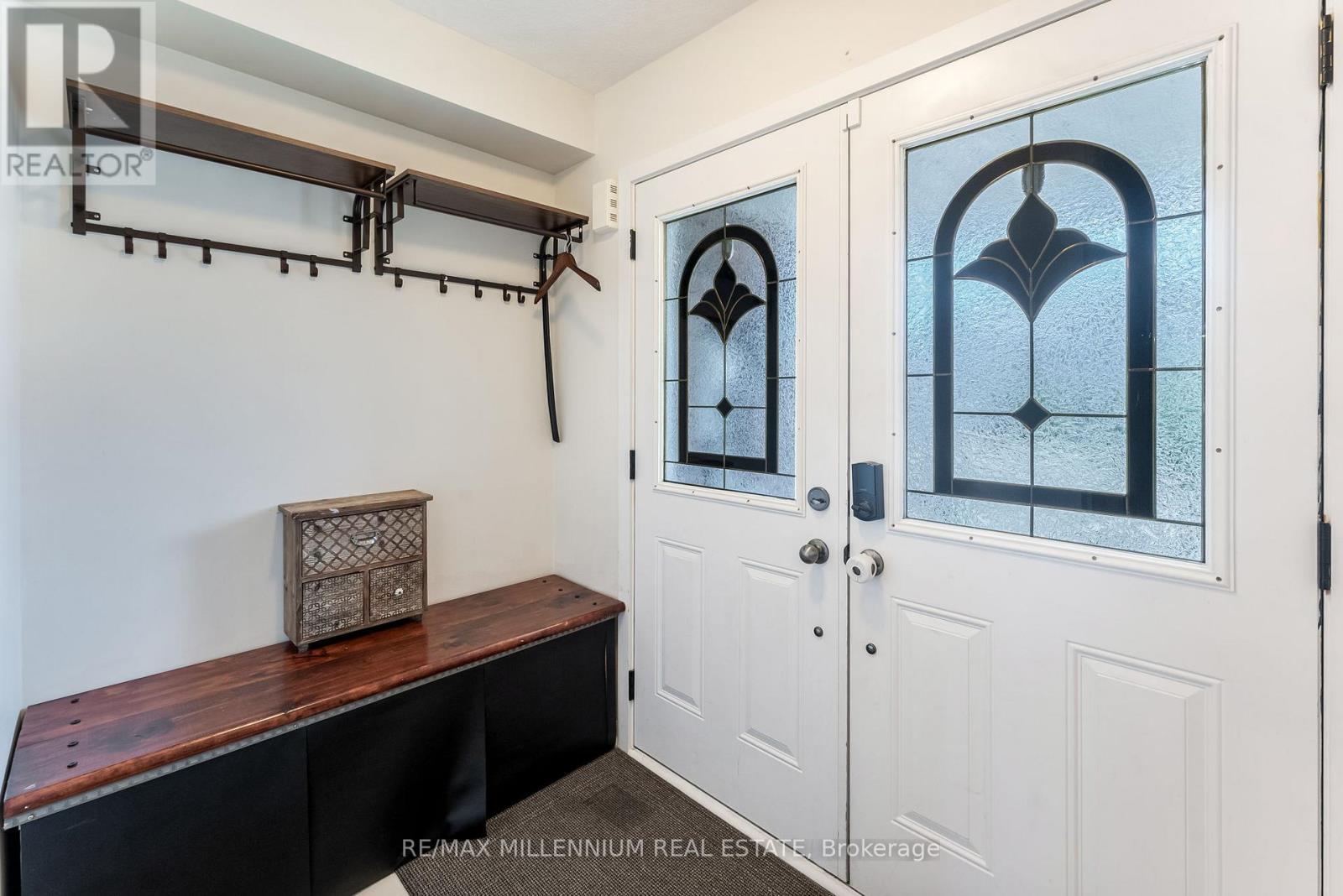 Property at 494 QUEEN MARY DRIVE image 4
