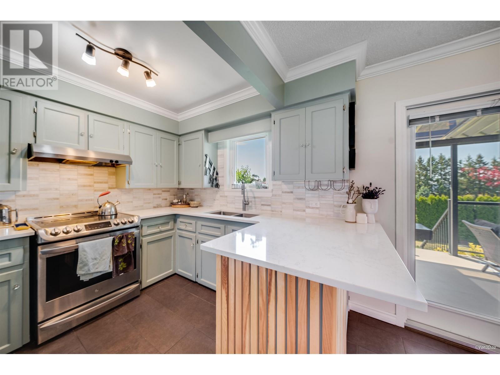 916 Stewart Avenue, Coquitlam, British Columbia  V3K 2N6 - Photo 11 - R3007742