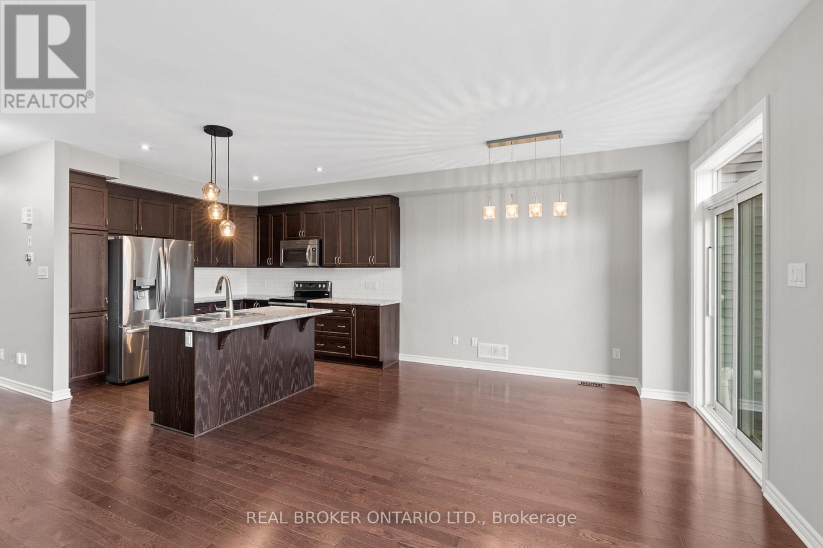 792 Cedar Creek Drive, Ottawa, Ontario  K1T 0M6 - Photo 15 - X12198618