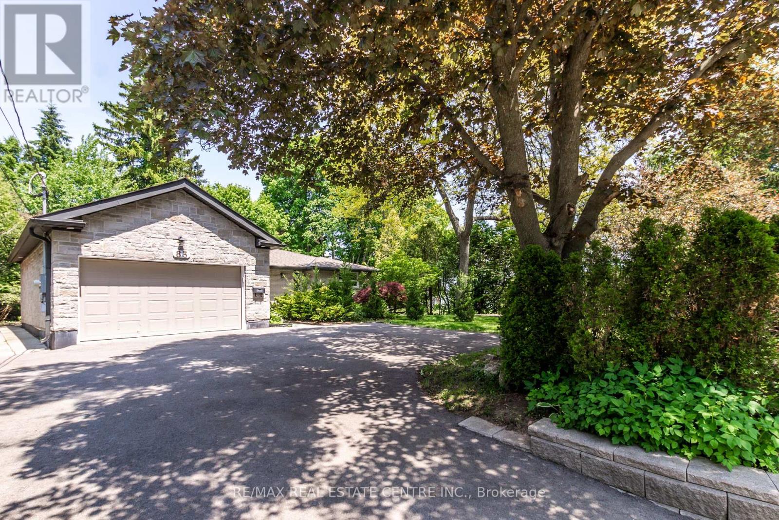 83 Jerseyville Road E, Hamilton, Ontario  L9G 1K3 - Photo 2 - X12192400