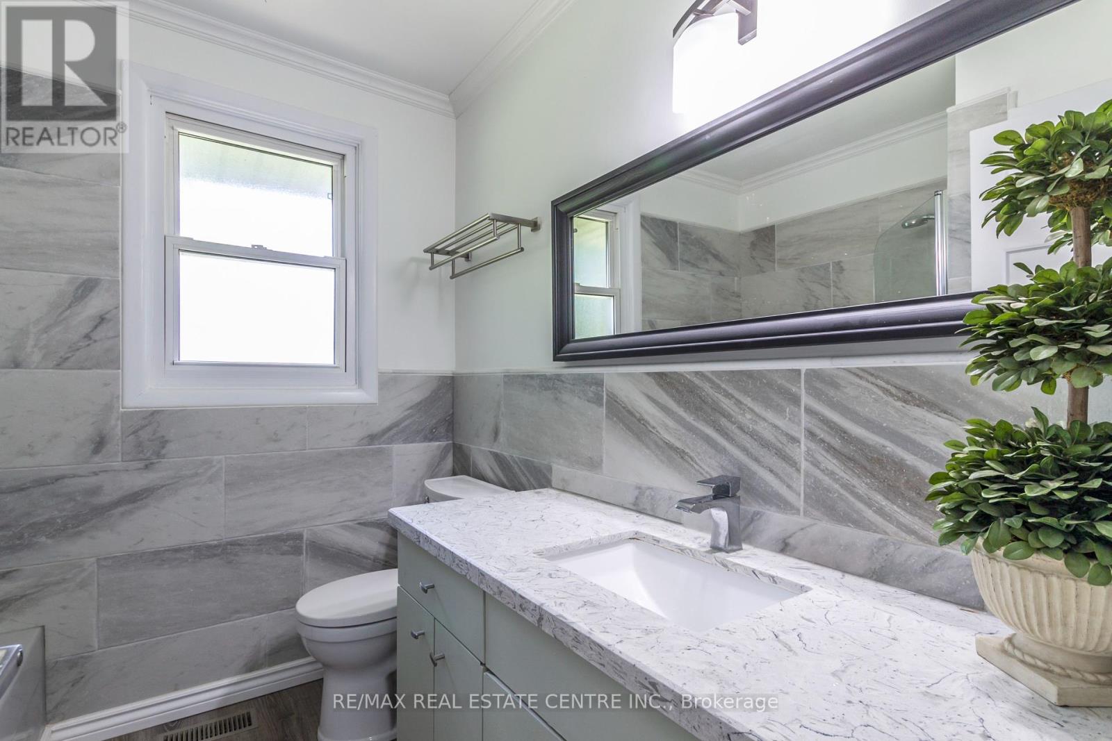 83 Jerseyville Road E, Hamilton, Ontario  L9G 1K3 - Photo 12 - X12192400