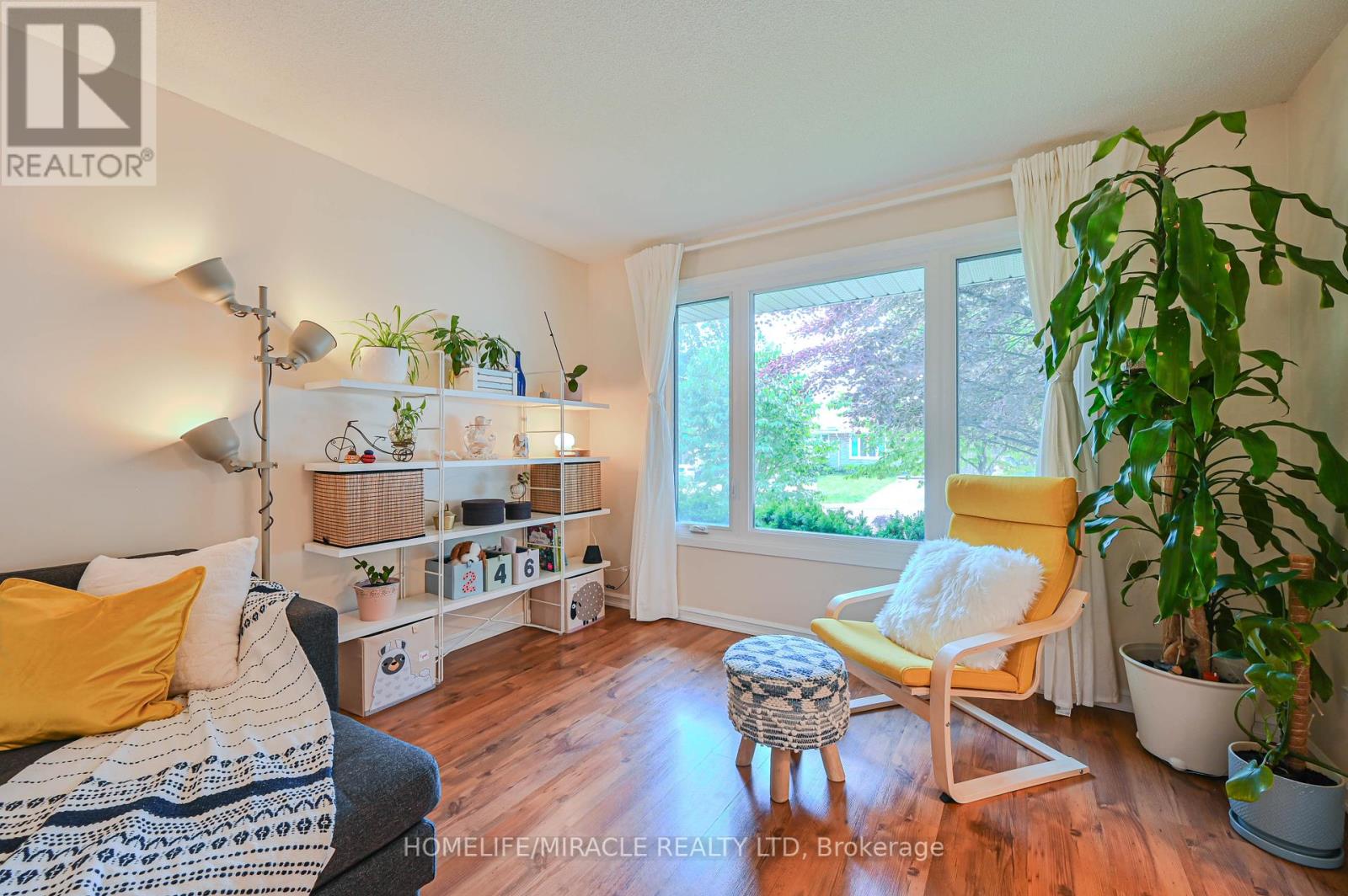307 Magnolia Drive, Hamilton (Fessenden), Ontario  L9C 6R2 - Photo 12 - X12198457