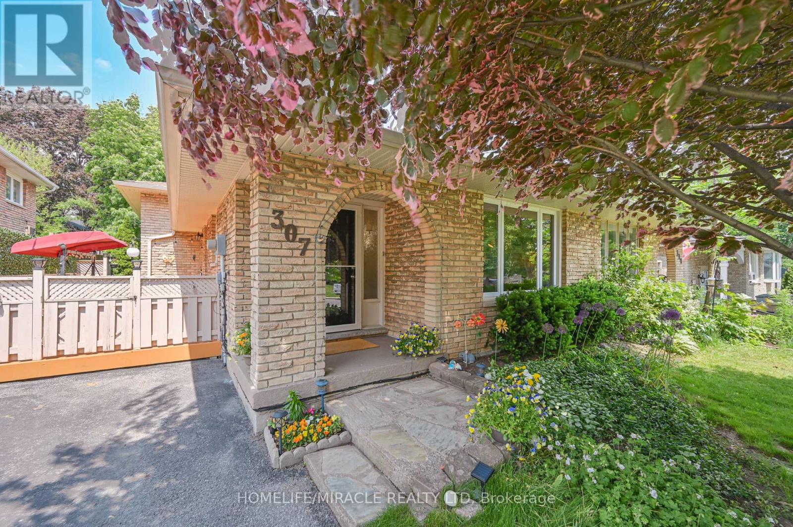 307 Magnolia Drive, Hamilton, Ontario  L9C 6R2 - Photo 2 - X12198457