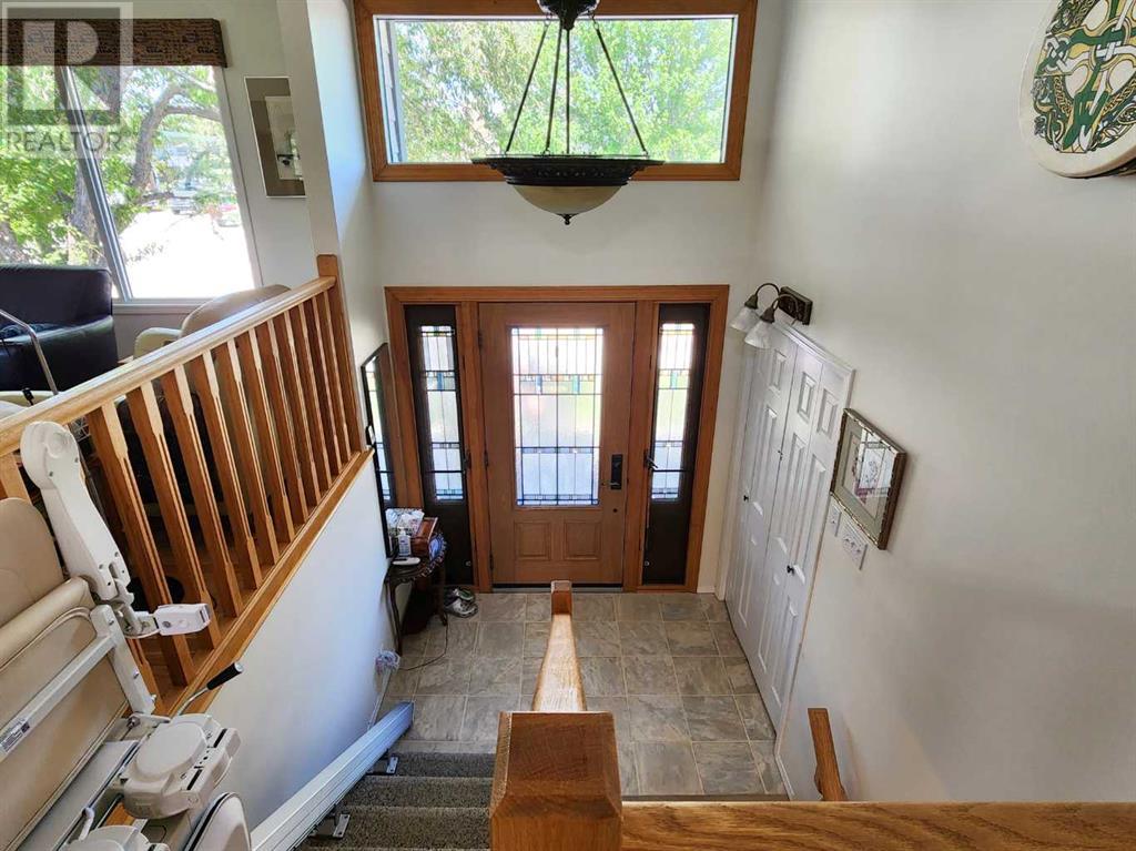 4002 Elm Place S, Lethbridge, Alberta  T1K 4X6 - Photo 4 - A2226864