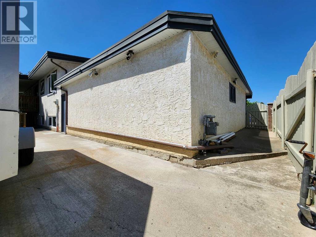 4002 Elm Place S, Lethbridge, Alberta  T1K 4X6 - Photo 39 - A2226864