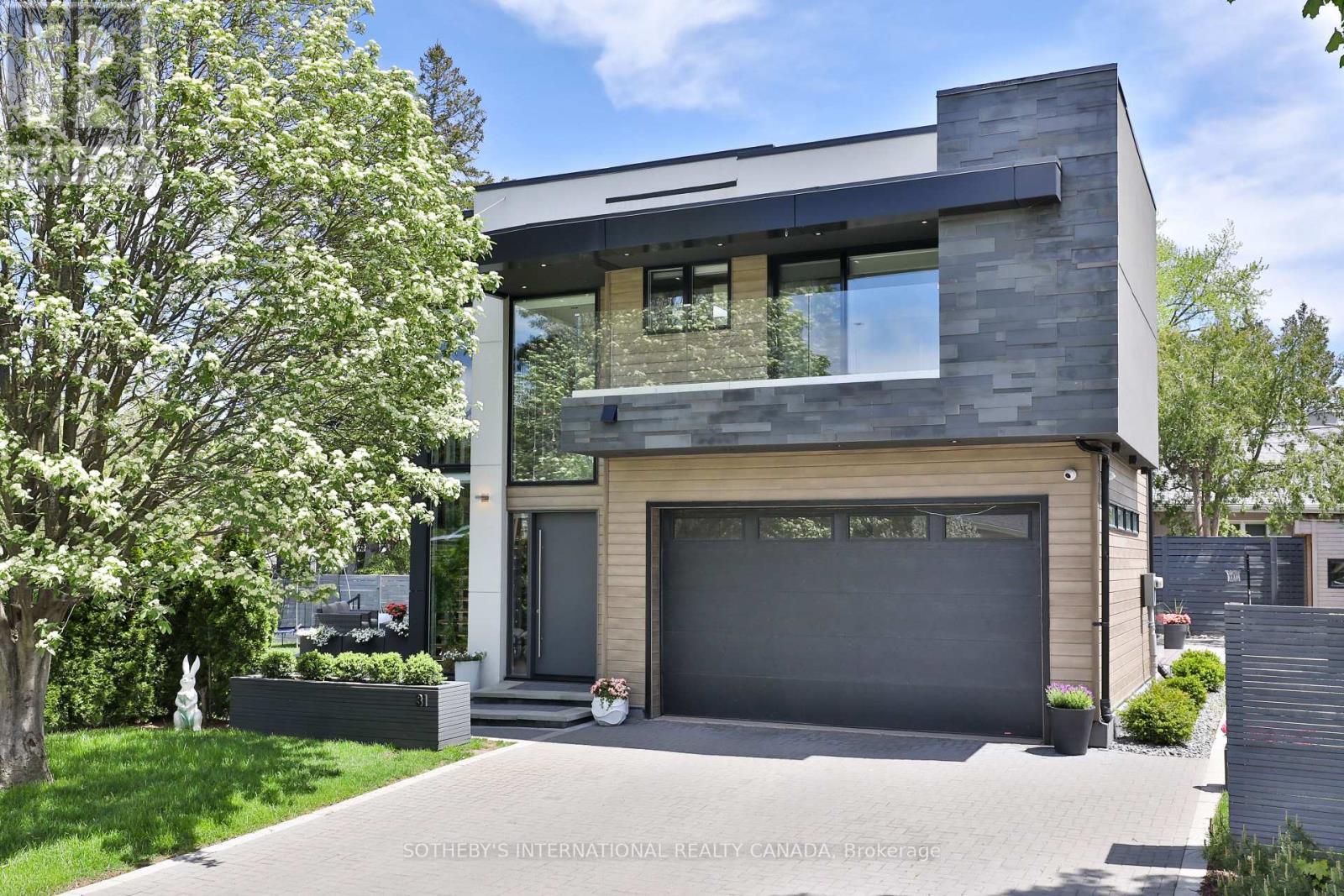 31 OVERTON CRESCENT, Toronto, Ontario