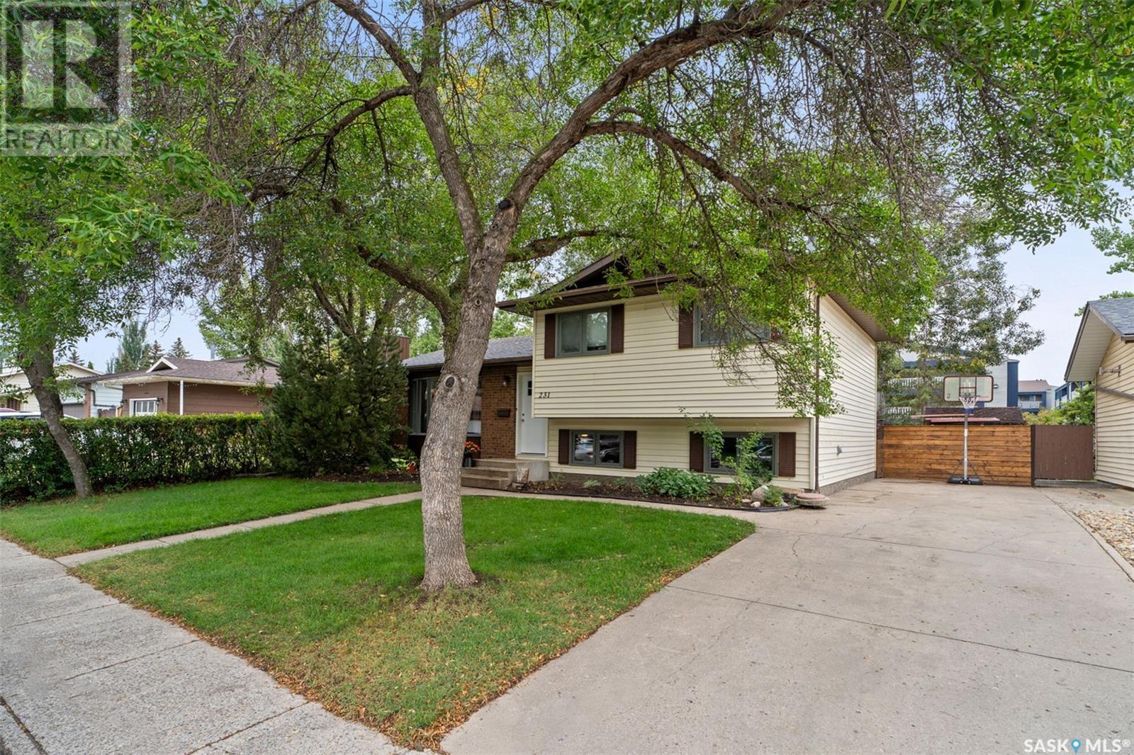 231 Kenosee Crescent, Saskatoon, Saskatchewan  S7J 3T1 - Photo 2 - SK008430
