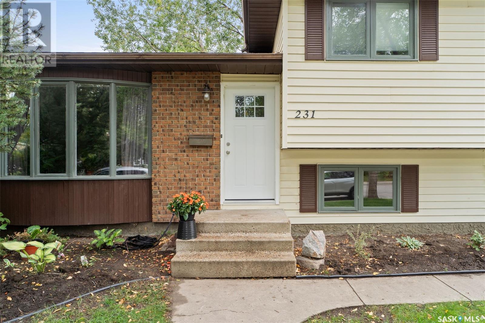 231 Kenosee Crescent, Saskatoon, Saskatchewan  S7J 3T1 - Photo 3 - SK008430